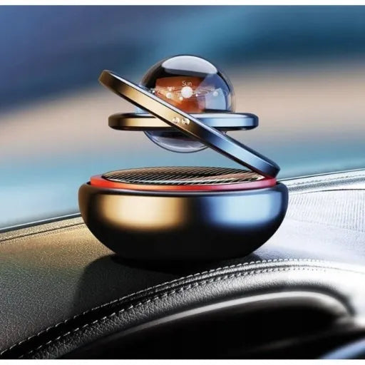 Automobilio kvapas – juodas saulės energija maitinamas besisukantis difuzorius „Nova“