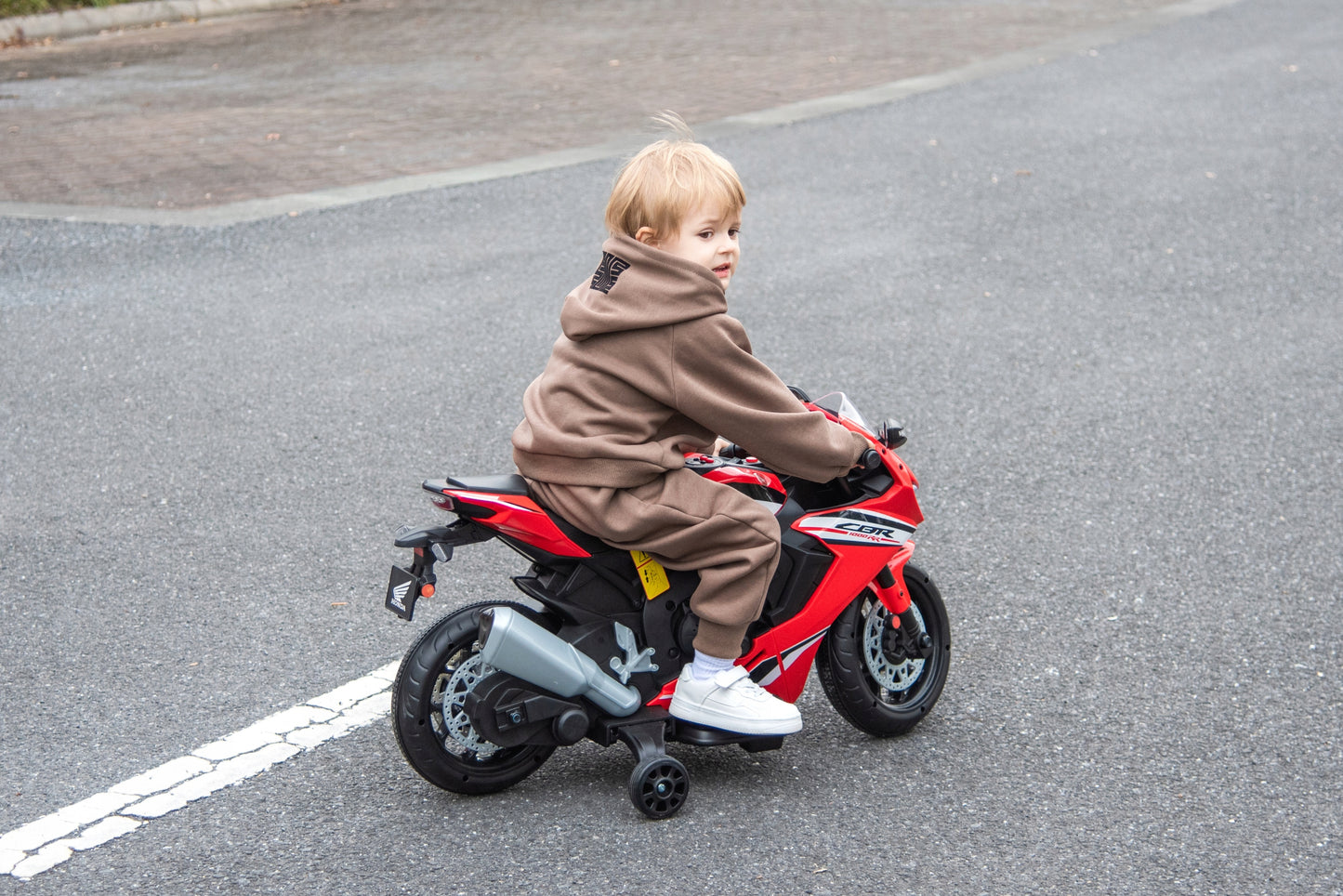 HONDA CBR ELEKTRINIS MOTOCIKLAS VAIKAMS SU ŠVIESOMIS, MUZIKA, DOVANA - MOTOCIKLAS