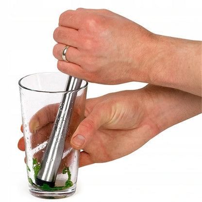 Barmenų rinkinys gėrimams ir kokteiliams, tokiems kaip romo mojito, daiquiri ir pina colada