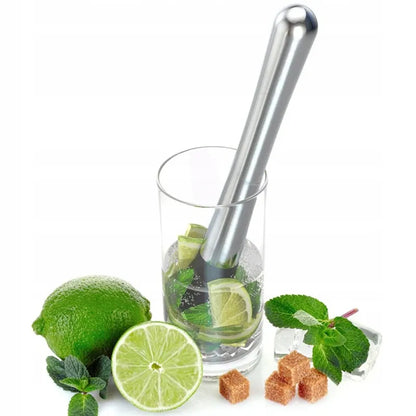 Barmenų rinkinys gėrimams ir kokteiliams, tokiems kaip romo mojito, daiquiri ir pina colada