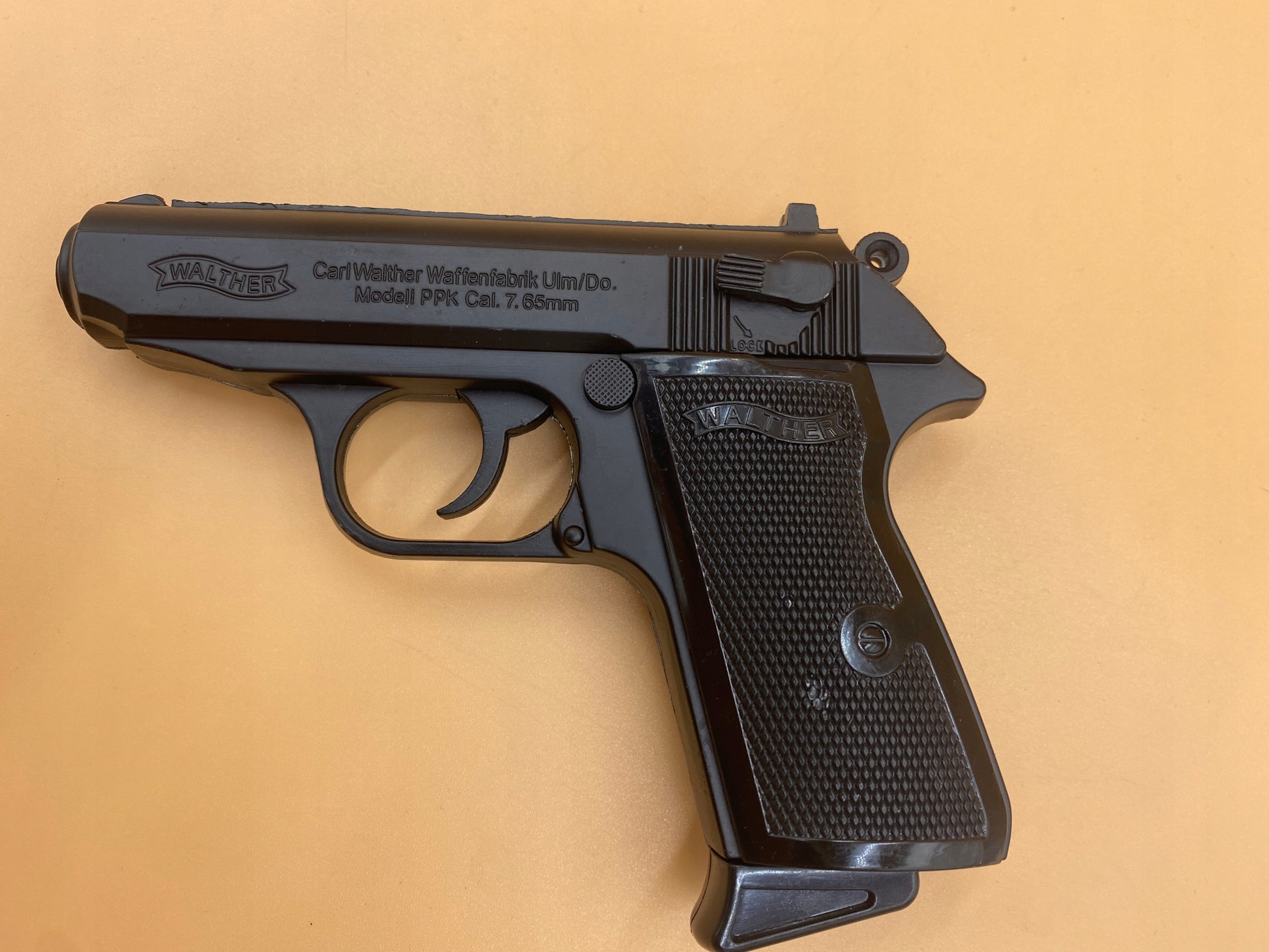 Dujinis degiklis Pistoletas Walther PPK+dėklas