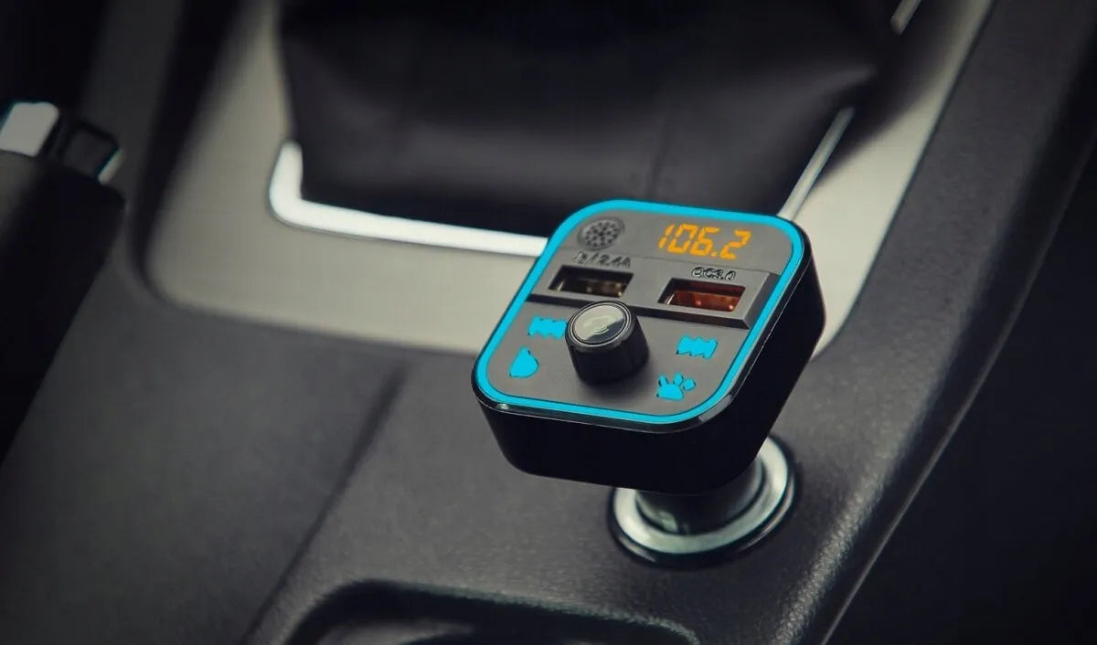 BLOW FM siųstuvas Bluetooth MP3 SD įkroviklis 2xUSB RGB greitas įkrovimas QC3.0