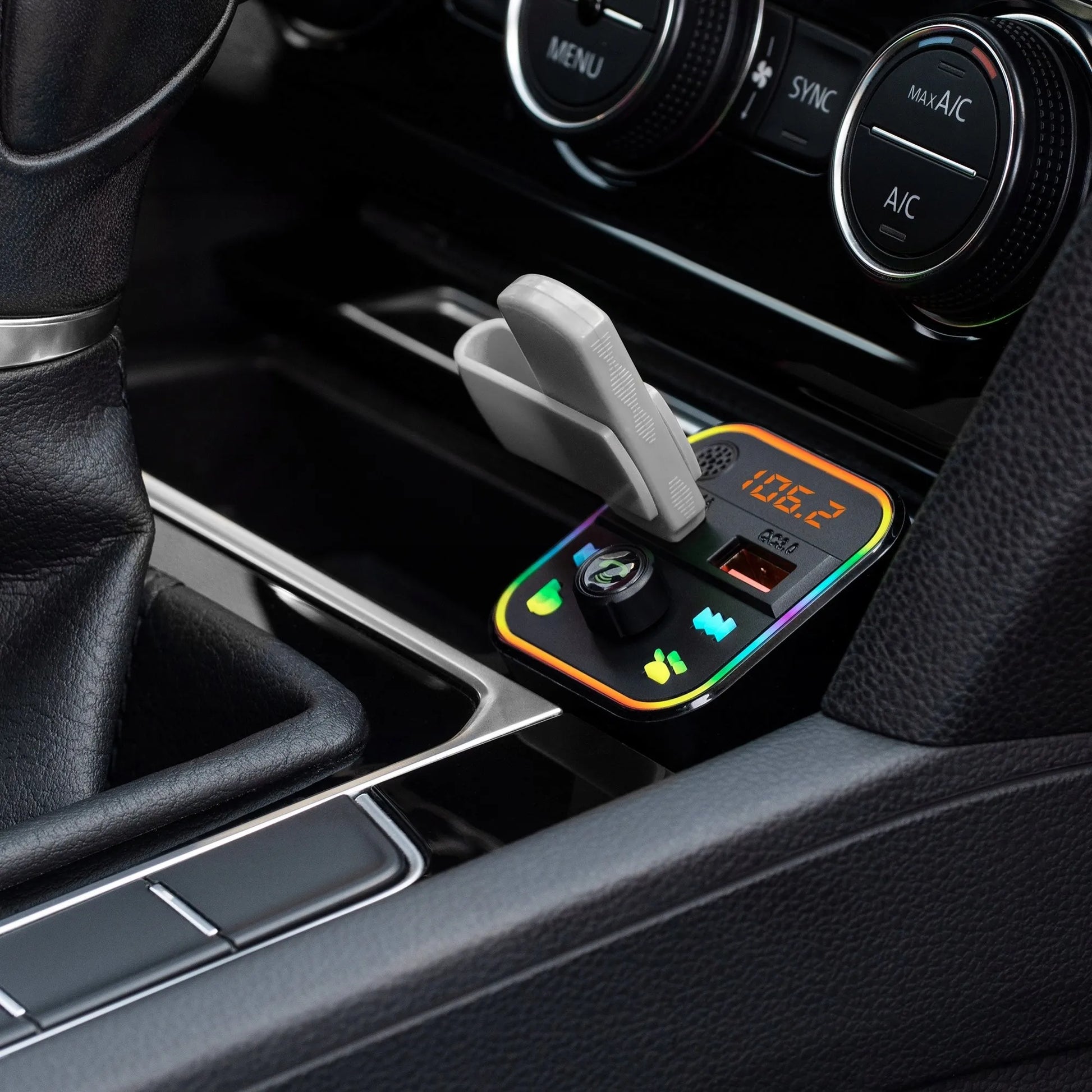 BLOW FM siųstuvas Bluetooth MP3 SD įkroviklis 2xUSB RGB greitas įkrovimas QC3.0