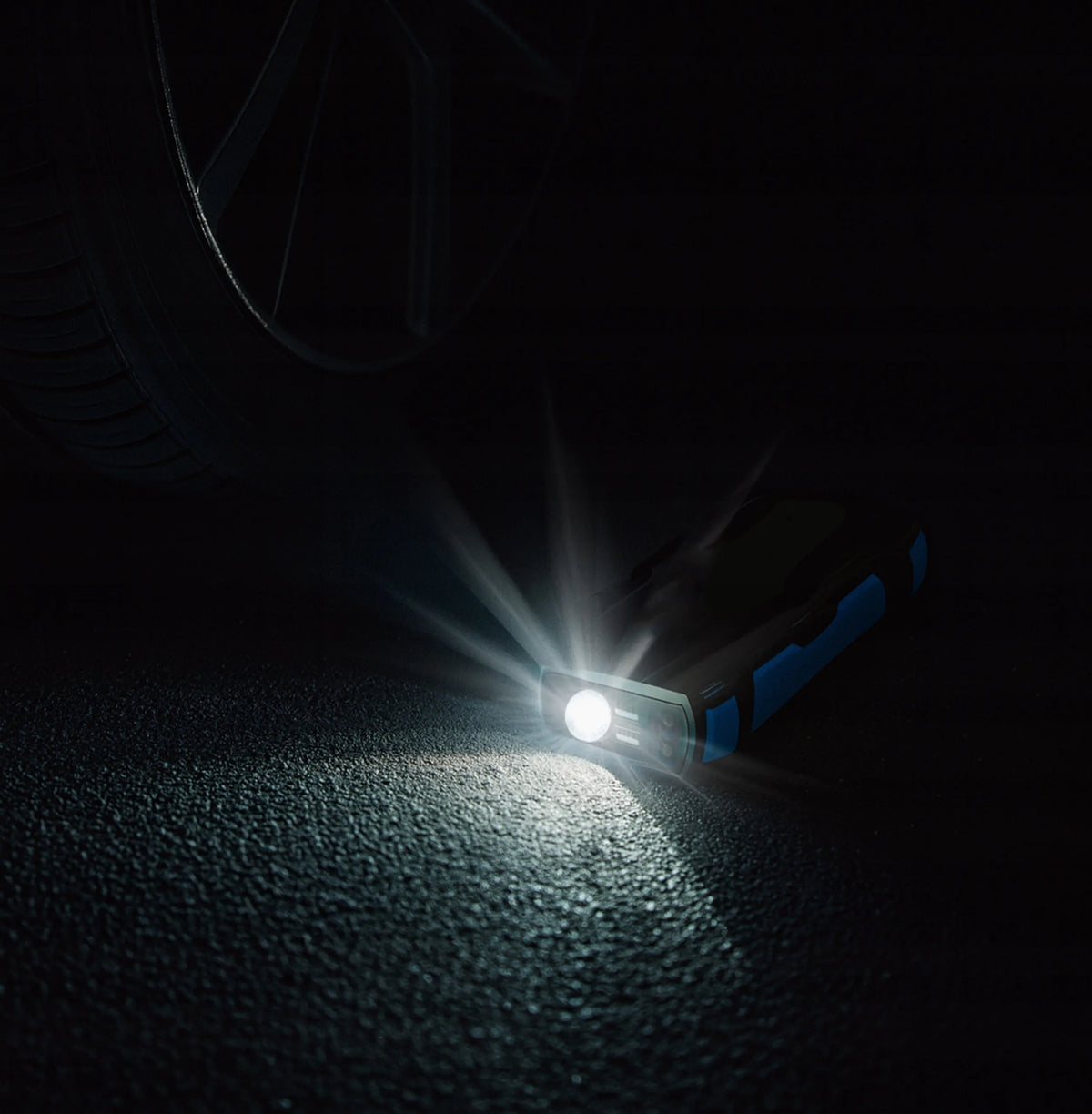 BLOW JS-24 paleidimo įrenginys 2000 A, išorinė baterija, LED žibintuvėlis, 12 000 mAh