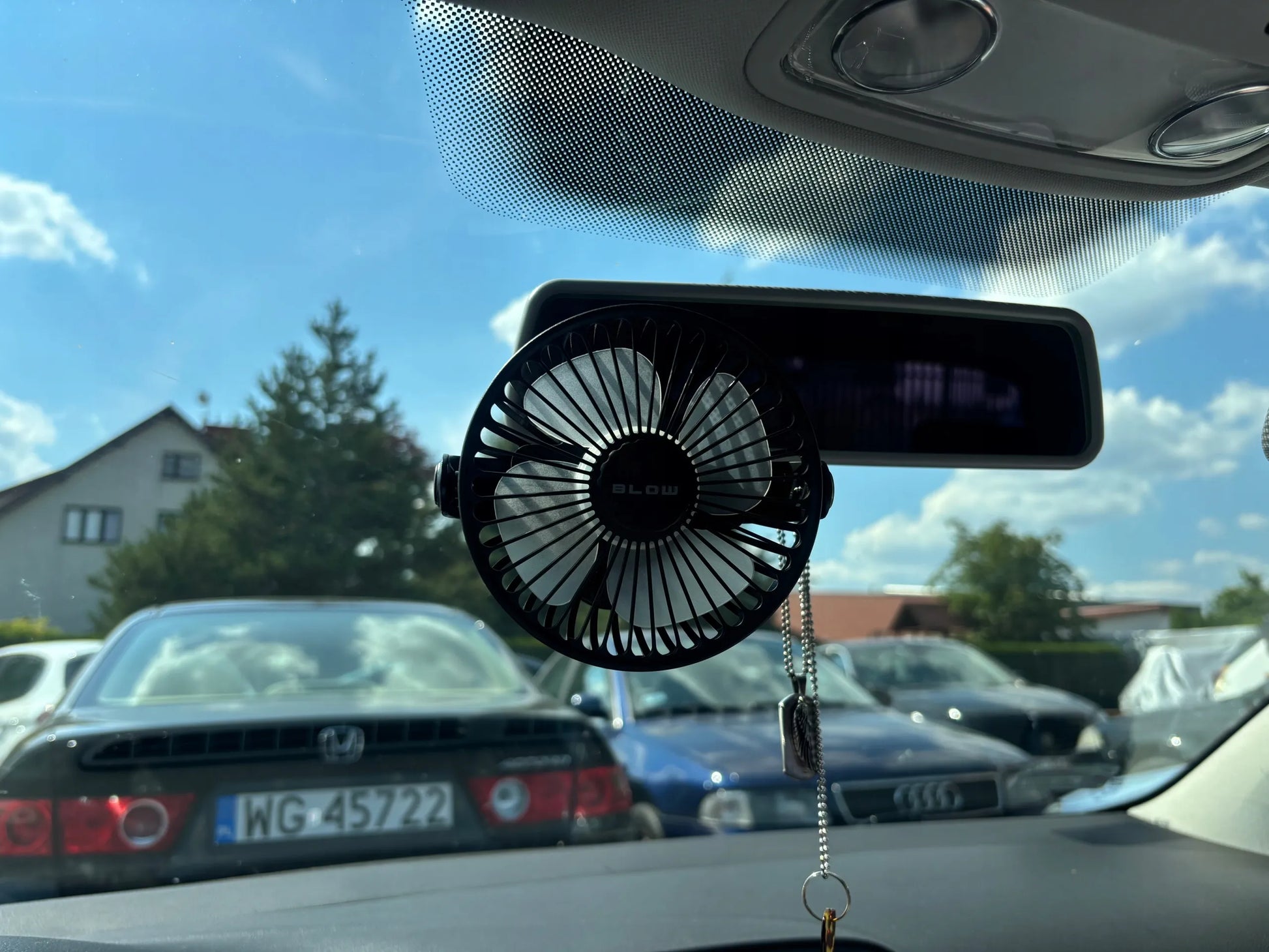 BLOW stalinis ventiliatorius su laikikliu USB tylus nešiojamas akumuliatorinis 3 režimai