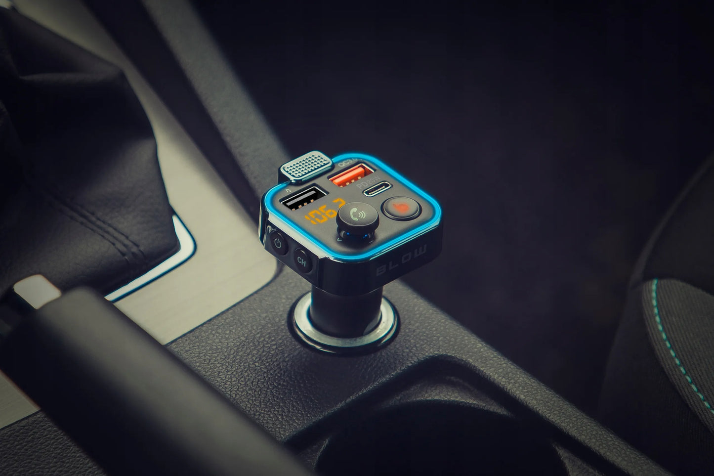 BLUETOOTH 5.1 FM siųstuvas, USB PD 20 W QC 3.0 įkroviklis, stiprus bosas, mikrofonas