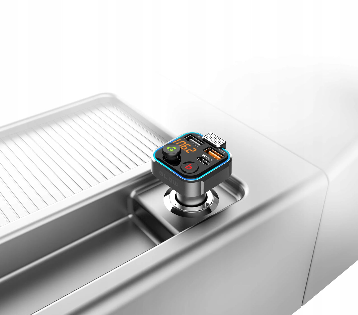 BLUETOOTH 5.1 FM siųstuvas, USB PD 20 W QC 3.0 įkroviklis, stiprus bosas, mikrofonas