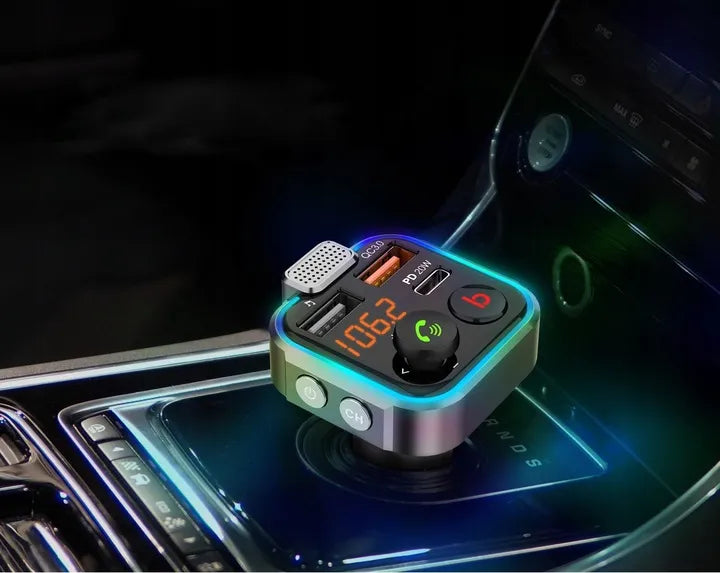 BLUETOOTH 5.1 FM siųstuvas, USB PD 20 W QC 3.0 įkroviklis, stiprus bosas, mikrofonas