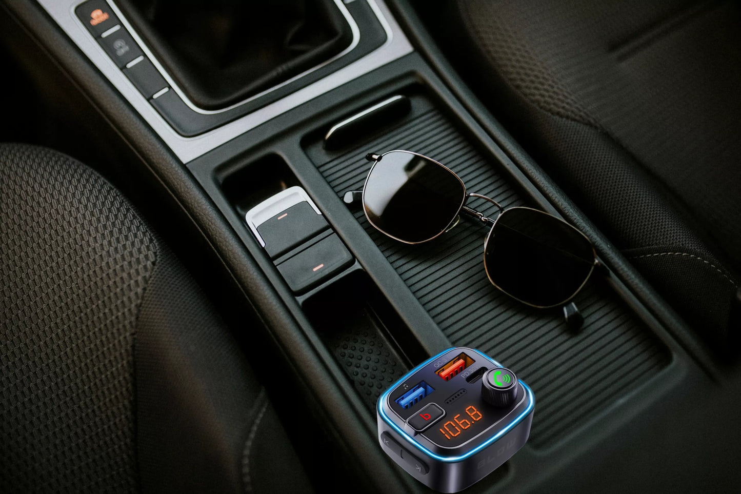 BLUETOOTH 5.3 FM siųstuvas QC 3.0 PD30W stiprus bosas įkroviklis mikrofonas