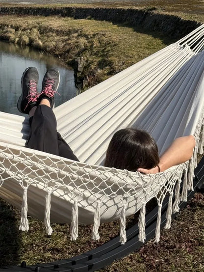 Boho stiliaus dvivietis hamakas SANTIA, klasikinis ecru spalvos hamakas su kutais, DIDELIS, POTENZA