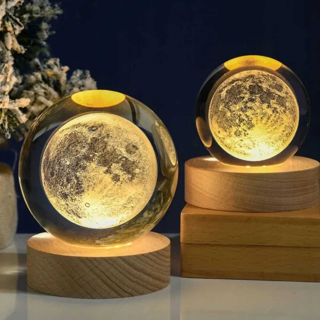 Dekoratyvinė naktinė LED lempa „Mėnulis“ – stiklinis 3D rutulys, USB