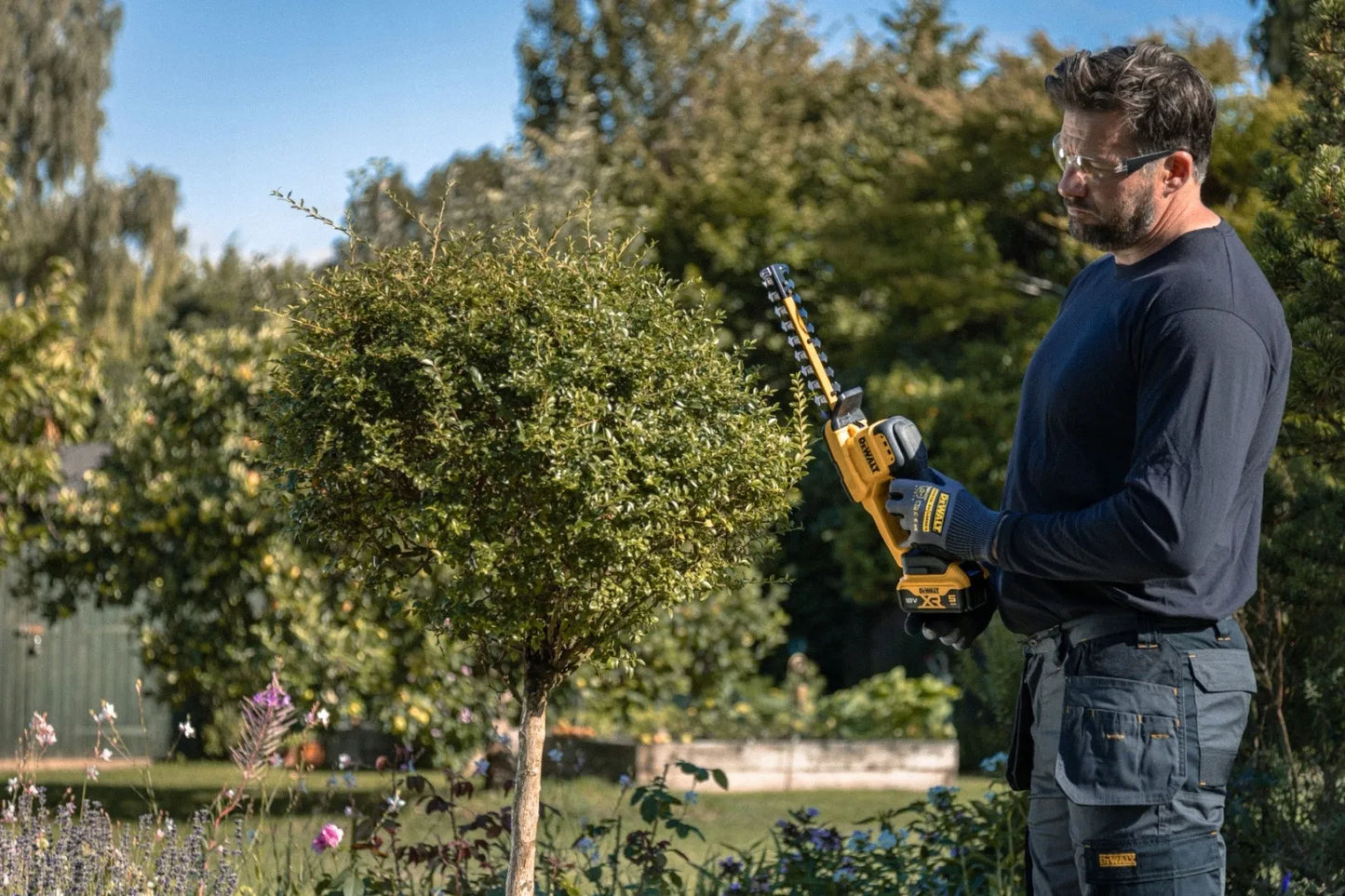 DeWalt DCMHT520N 18V XR gyvatvorių žirklės krūmams, 20 cm