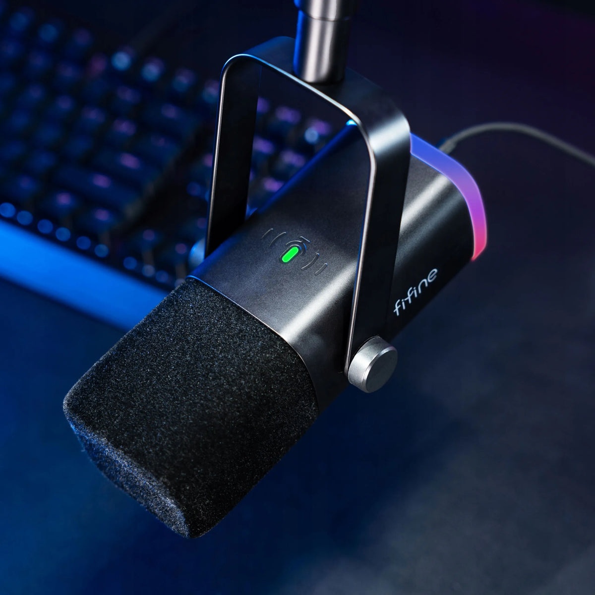 Dinaminis studijinis mikrofonas Fifine AM8T USB/XLR RGB PnP su laikikliu