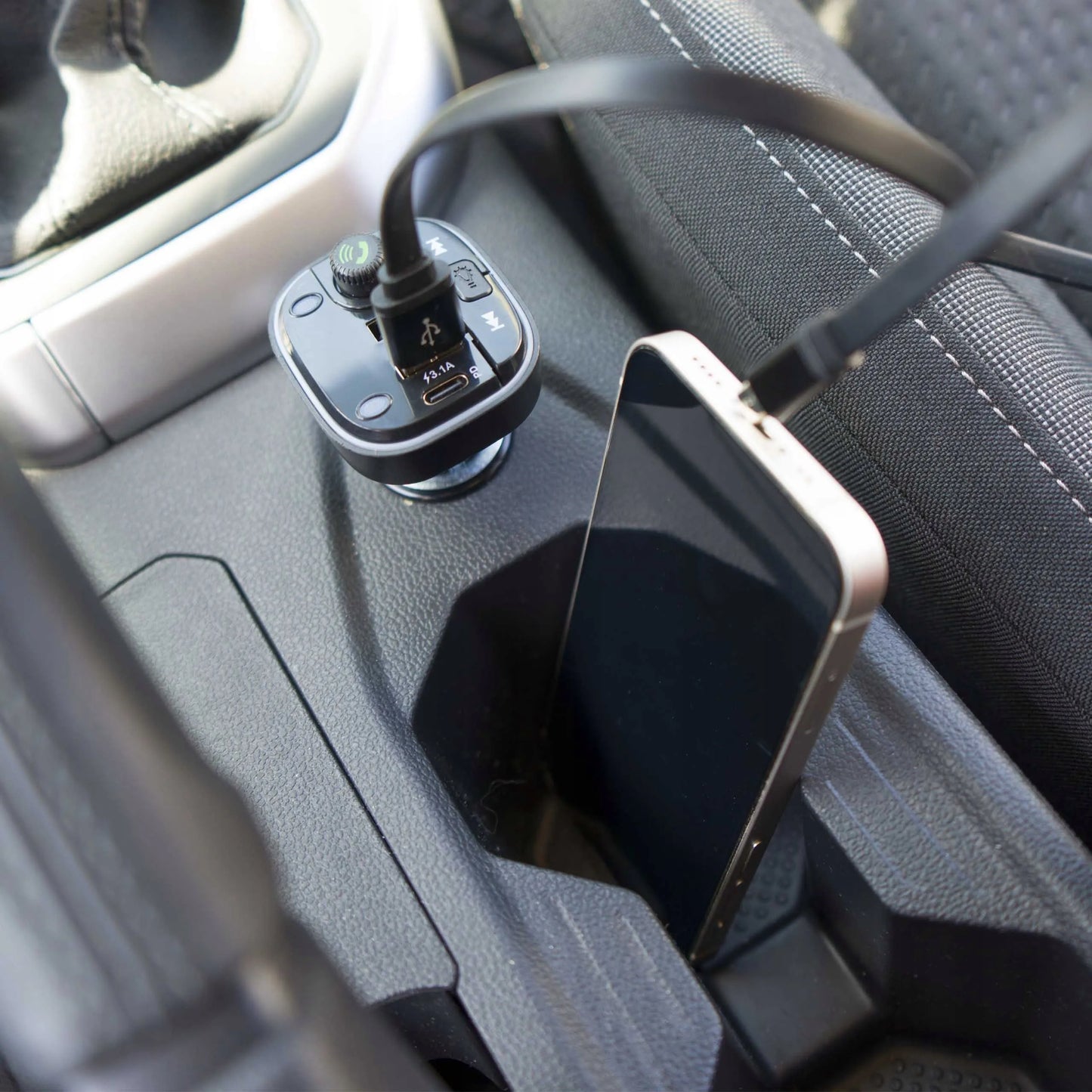 EinParts Automotive EPBTT02 FM siųstuvas, „Bluetooth“ imtuvas, USB-A ir USB-C automobilinis įkroviklis