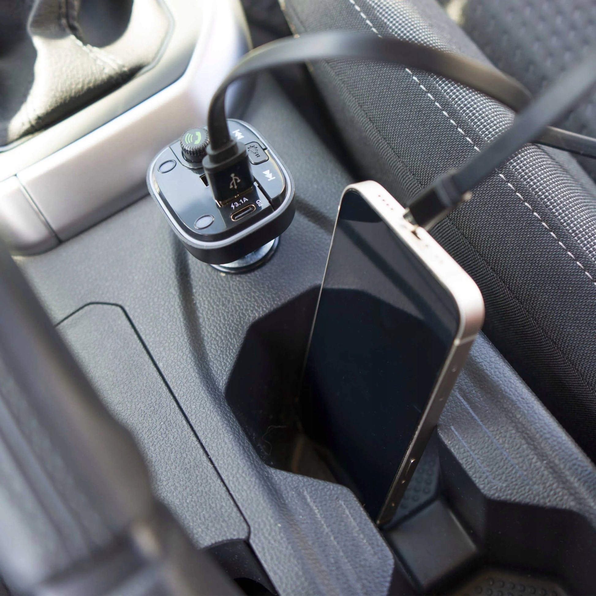 EinParts Automotive EPBTT02 FM siųstuvas, „Bluetooth“ imtuvas, USB-A ir USB-C automobilinis įkroviklis