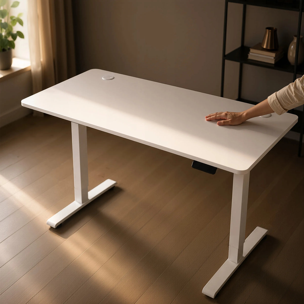 Elektrinis stalas 120 × 60 cm, reguliuojamo aukščio 73–118 cm, su vientisu stalviršiu