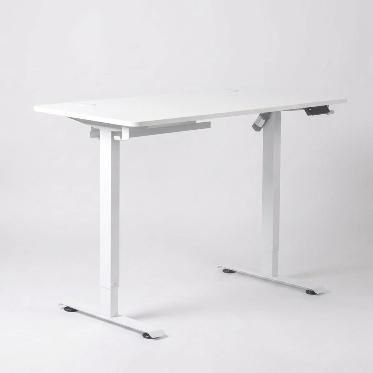 Elektrinis stalas 120 × 60 cm, reguliuojamo aukščio 73–118 cm, su vientisu stalviršiu