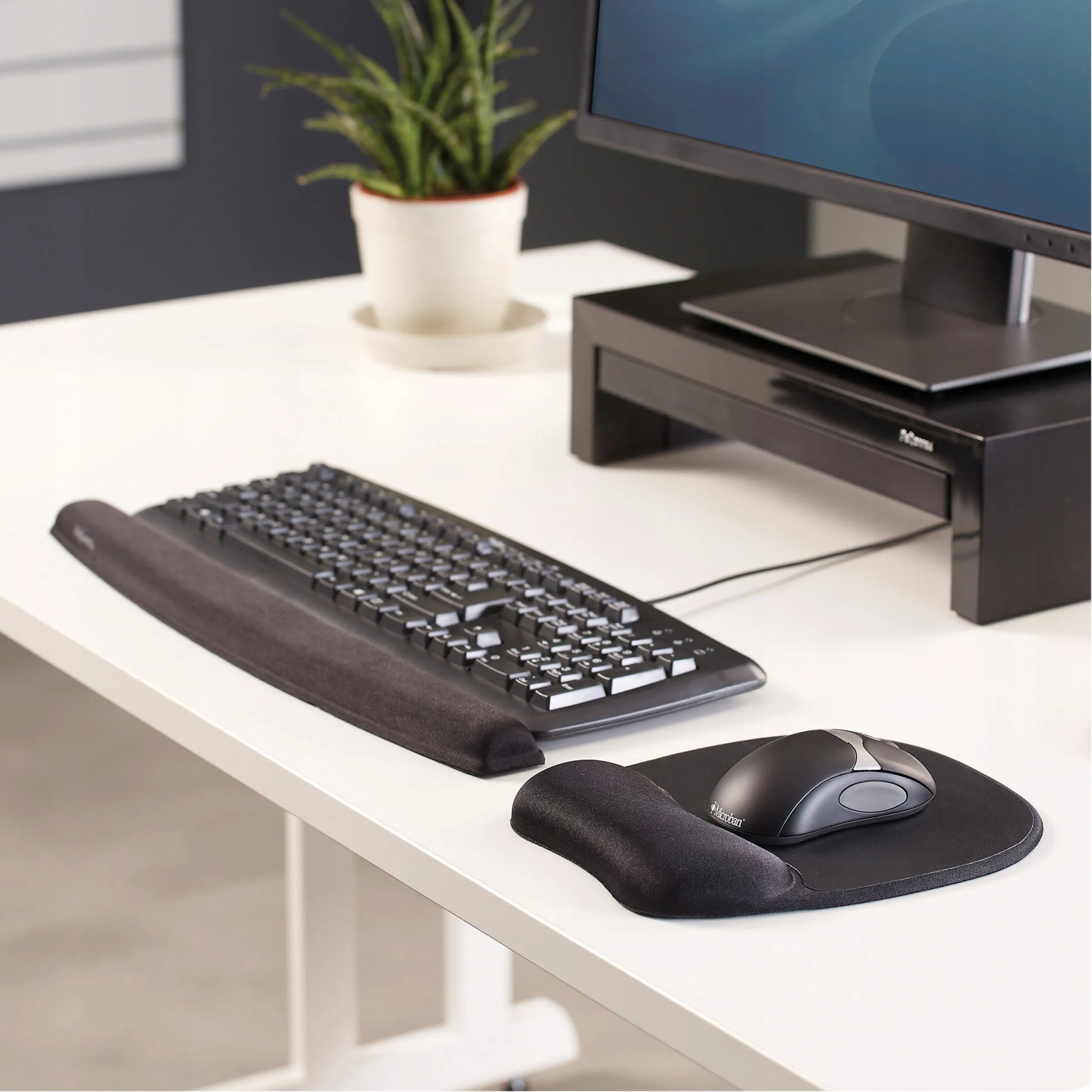 Ergonomiškas pelės kilimėlis su riešo atrama 20 x 23,5 cm, juodas