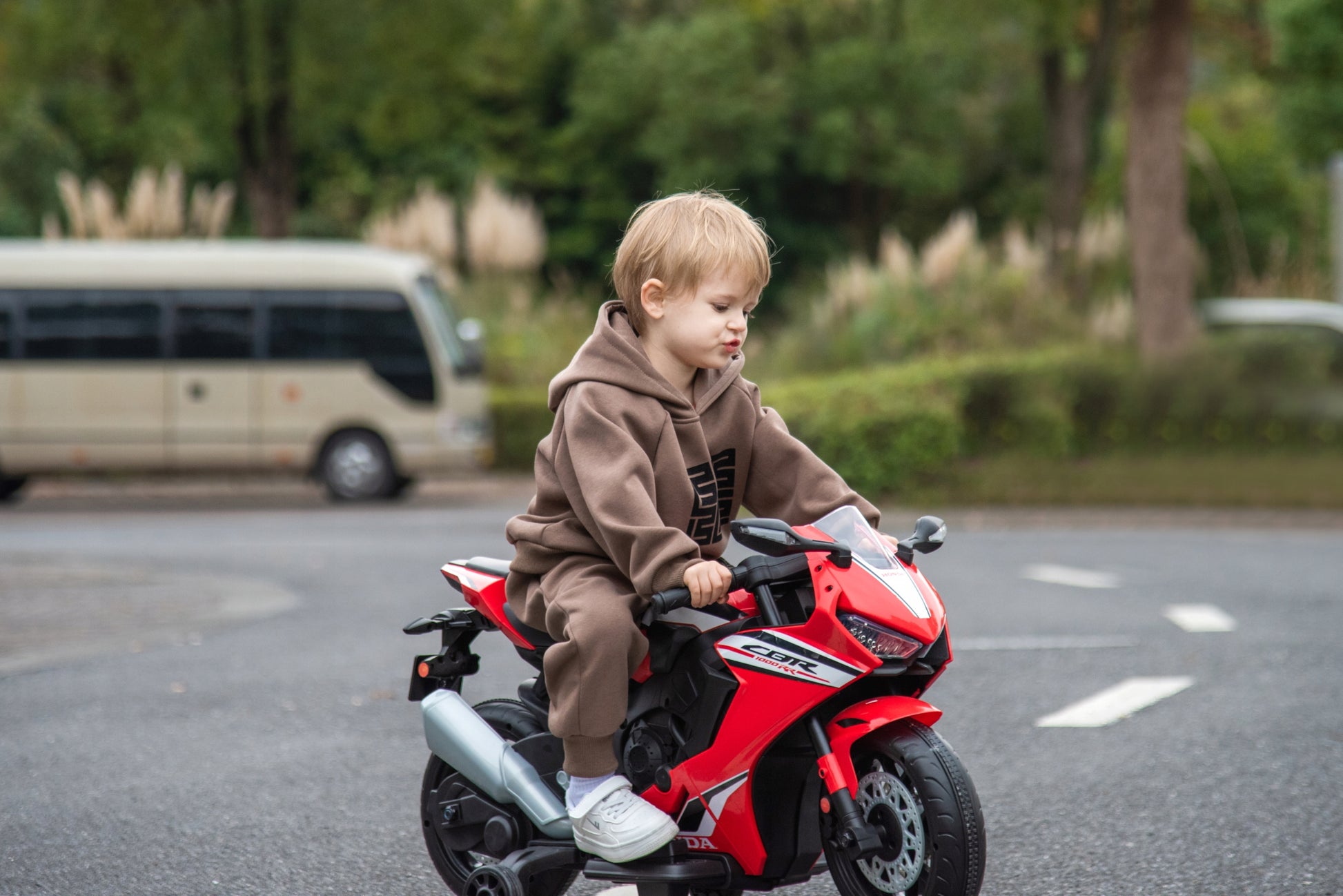 HONDA CBR ELEKTRINIS MOTOCIKLAS VAIKAMS SU ŠVIESOMIS, MUZIKA, DOVANA - MOTOCIKLAS