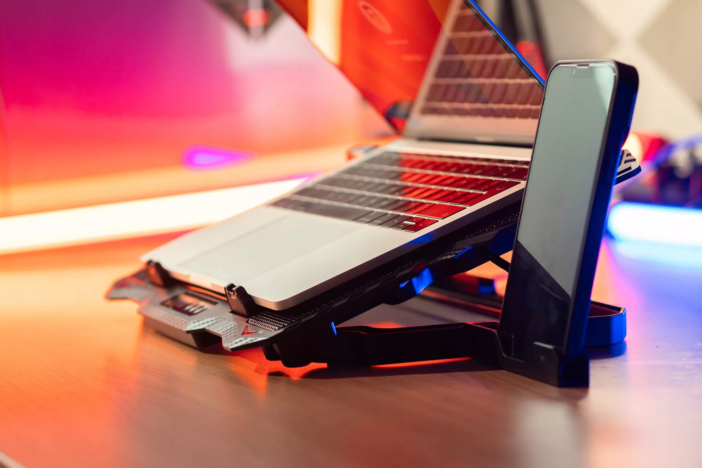Aušinimo stovas nešiojamam kompiuteriui 15,6' žaidimams, didelis, LED, USB šakytuvas