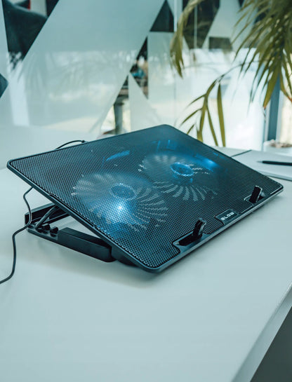 AUŠINIMO STOVAS NEŠIOJAMAM KOMPIUTERIUI 12-17" REGLIUOJAMAS 2 VENTILIATORIAI USB LED