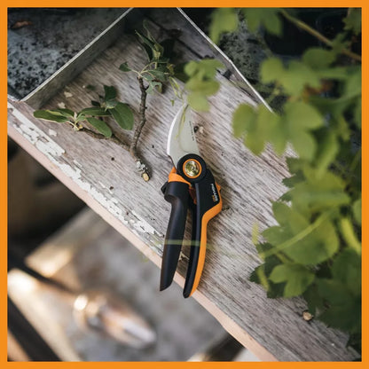 FISKARS X-SERIES P961 vienrankės žirklės šakoms ir ūgliams