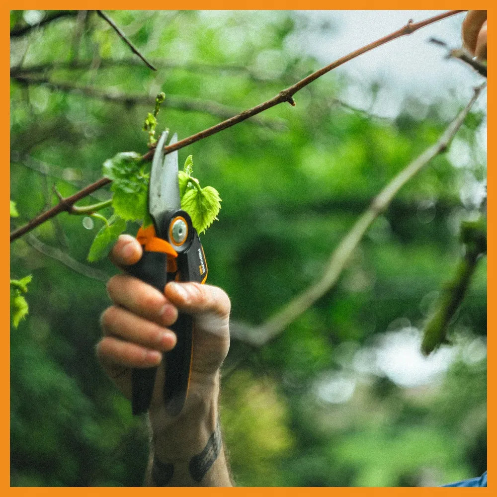 FISKARS X-SERIES P961 vienrankės žirklės šakoms ir ūgliams