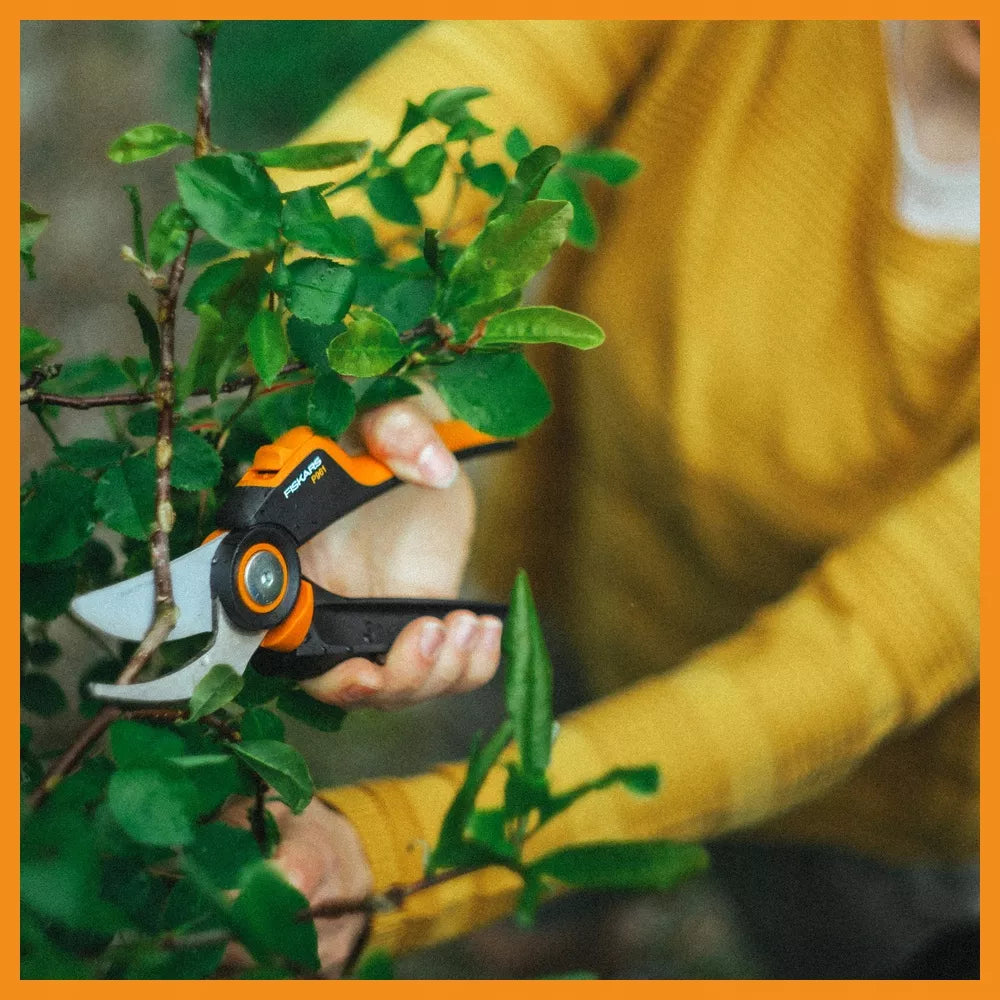 FISKARS X-SERIES P961 vienrankės žirklės šakoms ir ūgliams