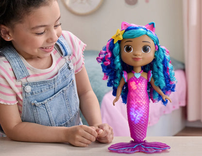 „Gabby’s Dollhouse“ interaktyvi dainuojanti undinėlės Gabby lėlė su šviesos ir garso efektais