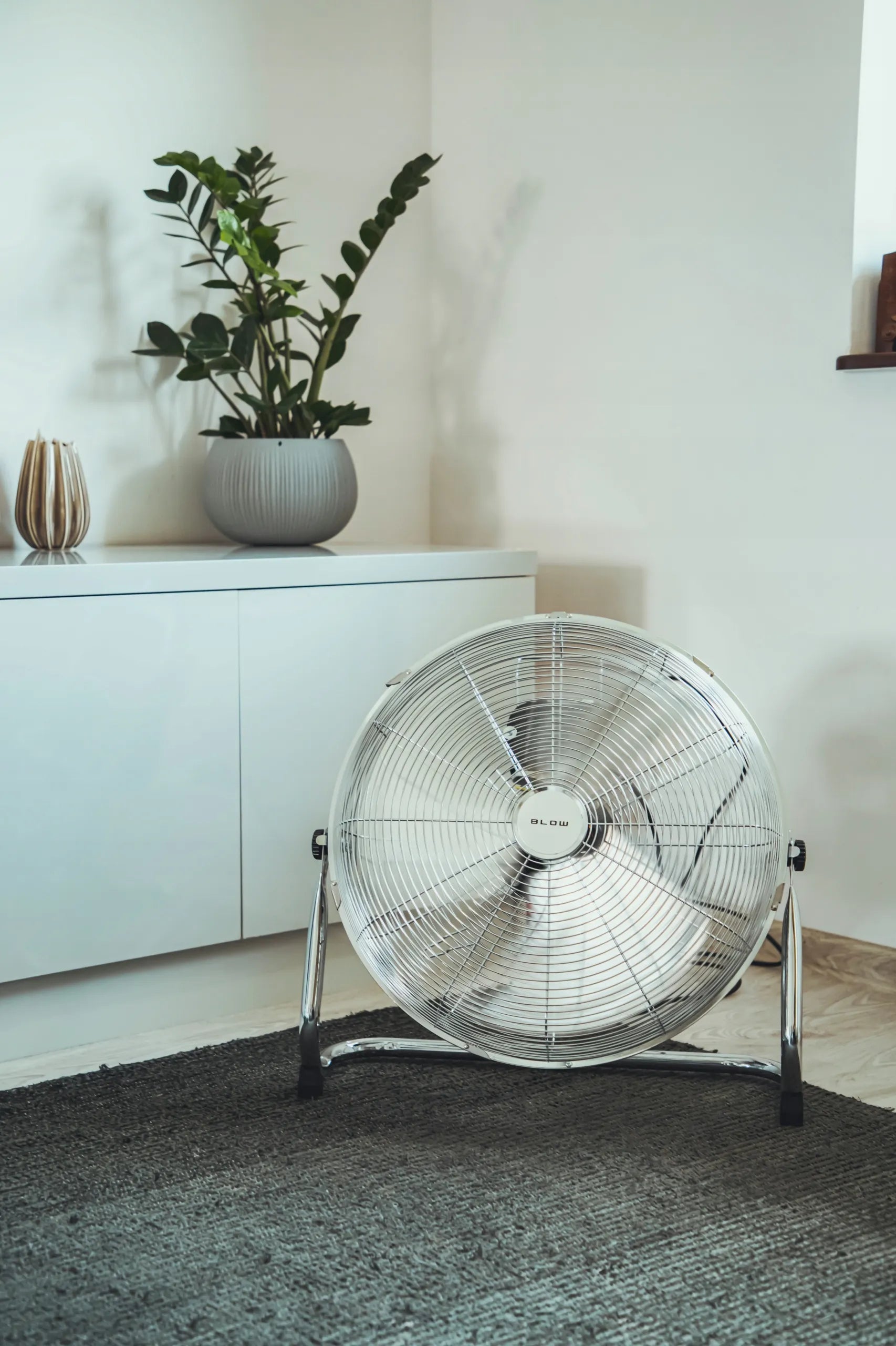 Galingas grindinis ventiliatorius Blow 200W