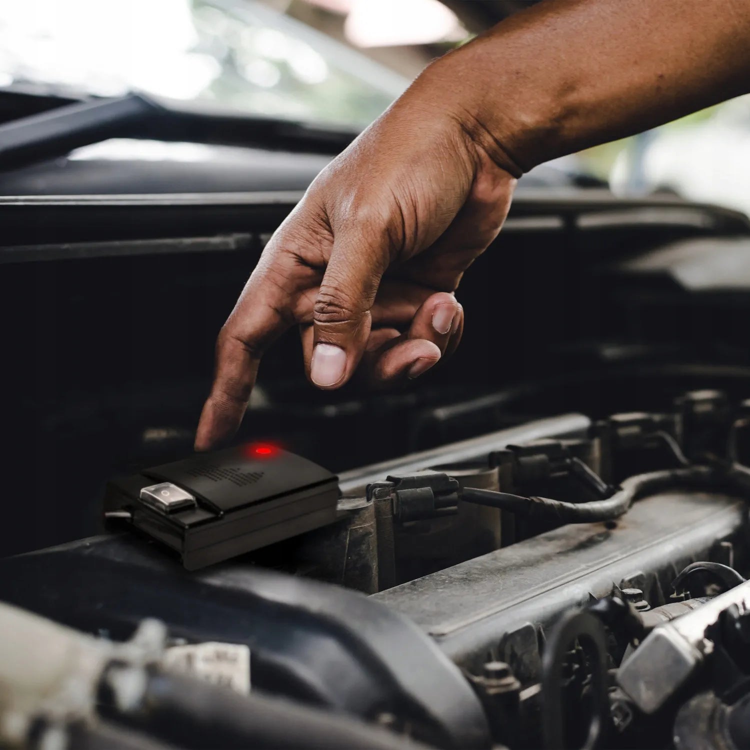 Galingas ultragarsinis graužikų, kiaunių, pelių ir žiurkių repelentas automobiliui 12-45 kHz