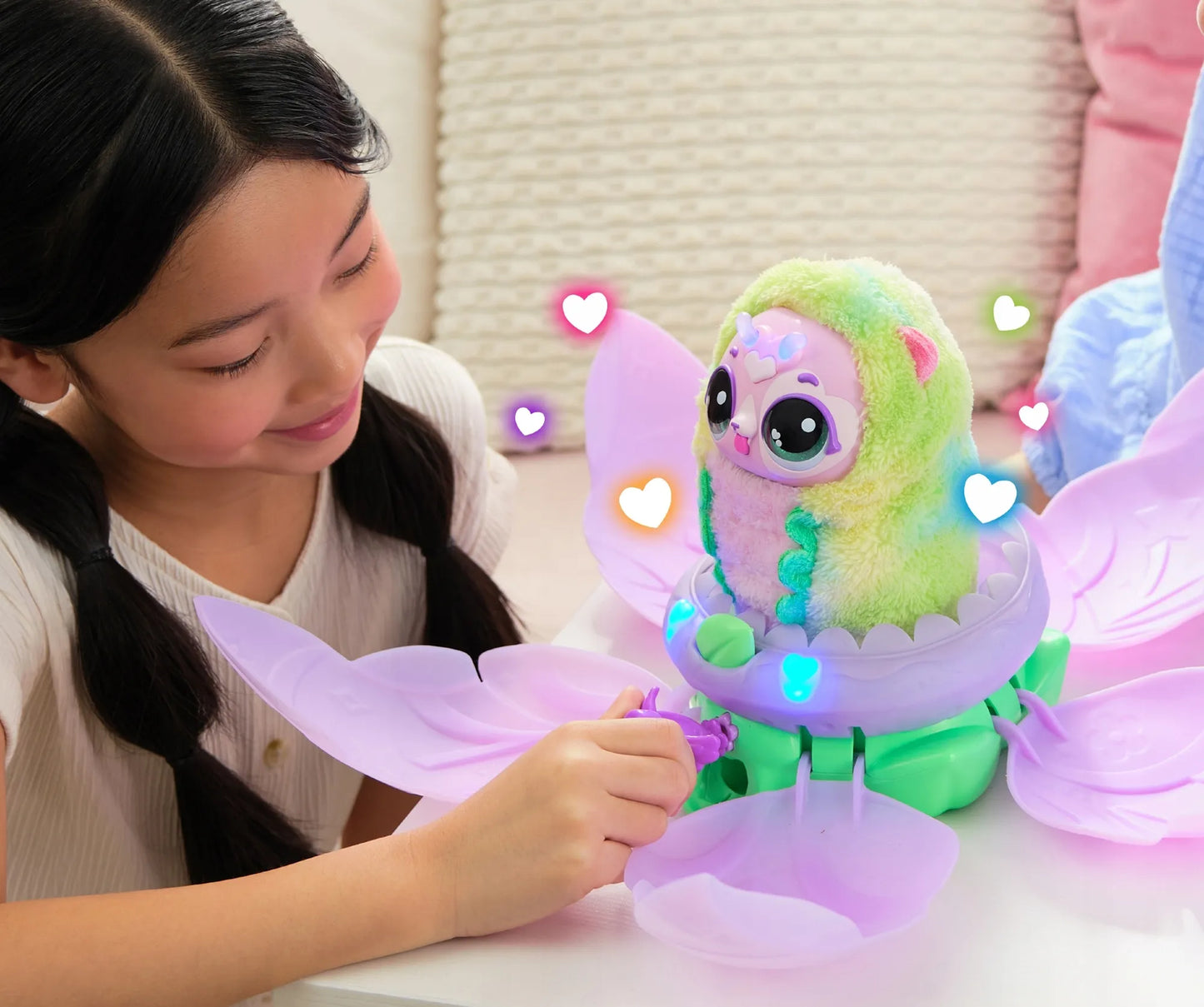 HATCHIMALS BLOOMABLES interaktyvi gėlė su drugelio transformacija