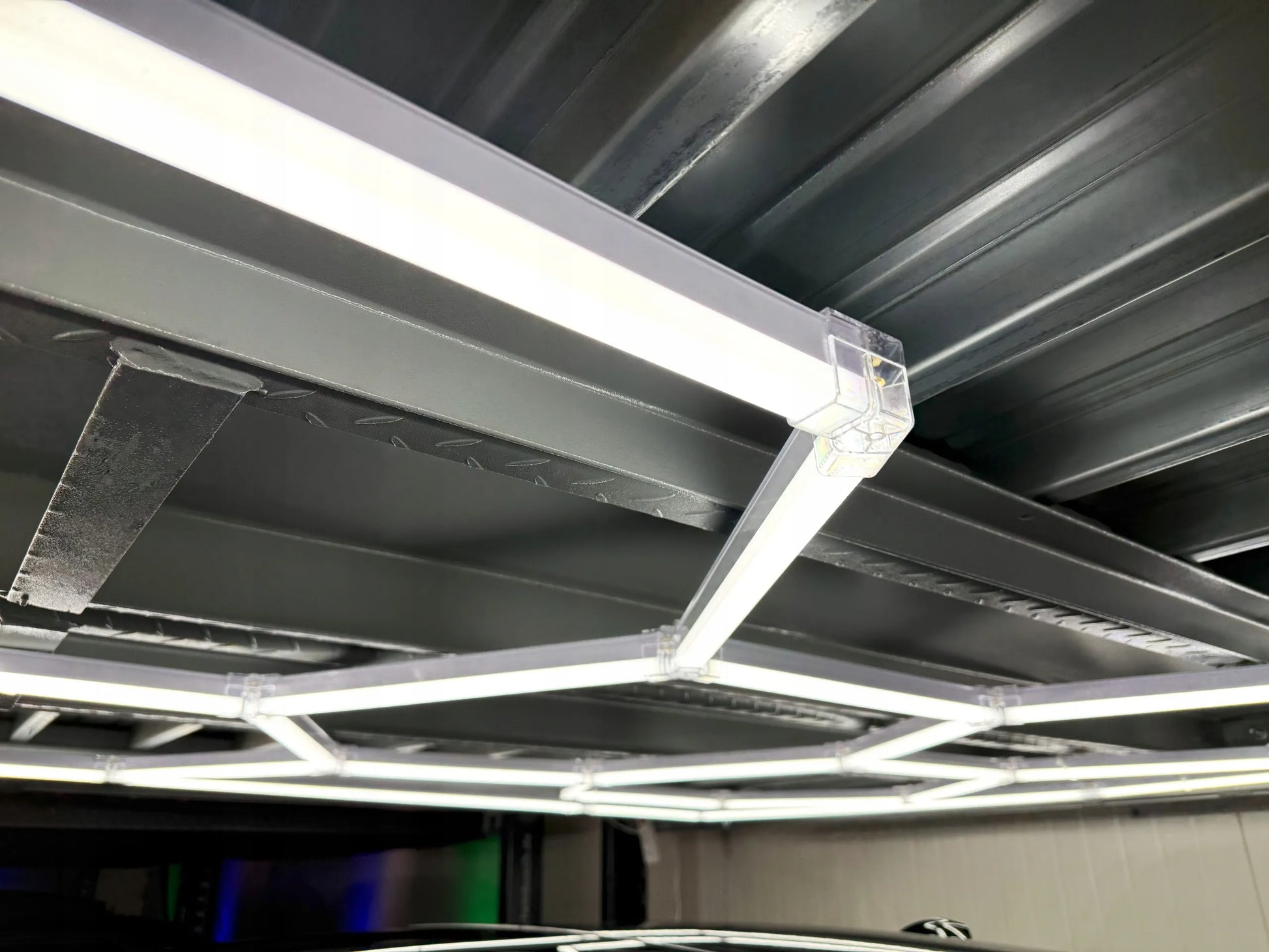 HEXAGON LED šviestuvas garažui, dirbtuvėms ir namams 6500K 450W 2438X4114mm