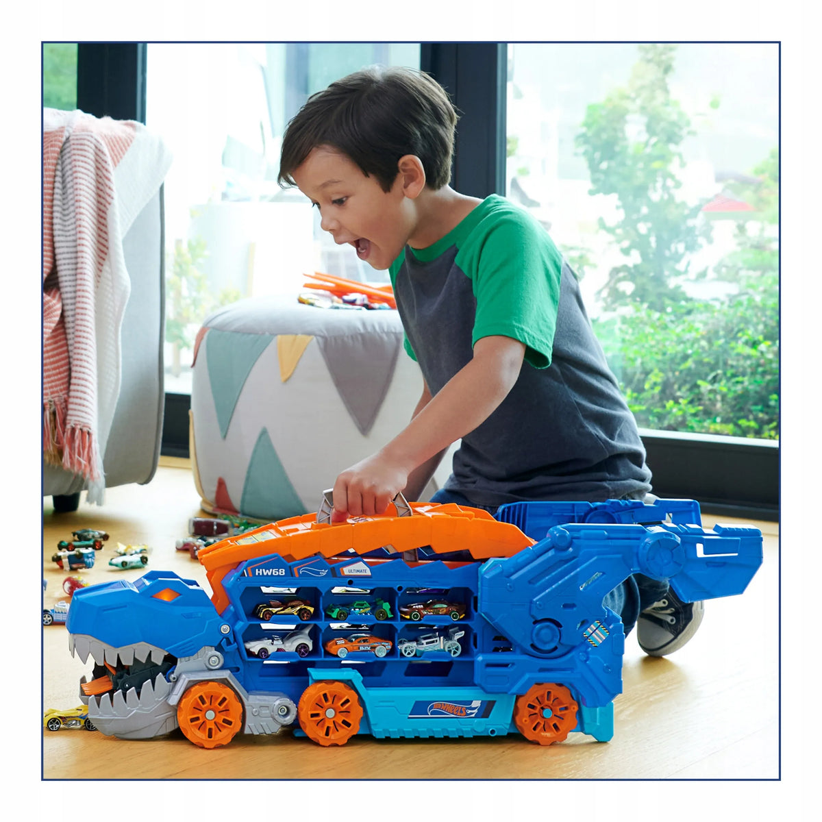 „Hot Wheels“ T-rekso mega transporteris su lenktynių trasa ir 2 automobiliukais