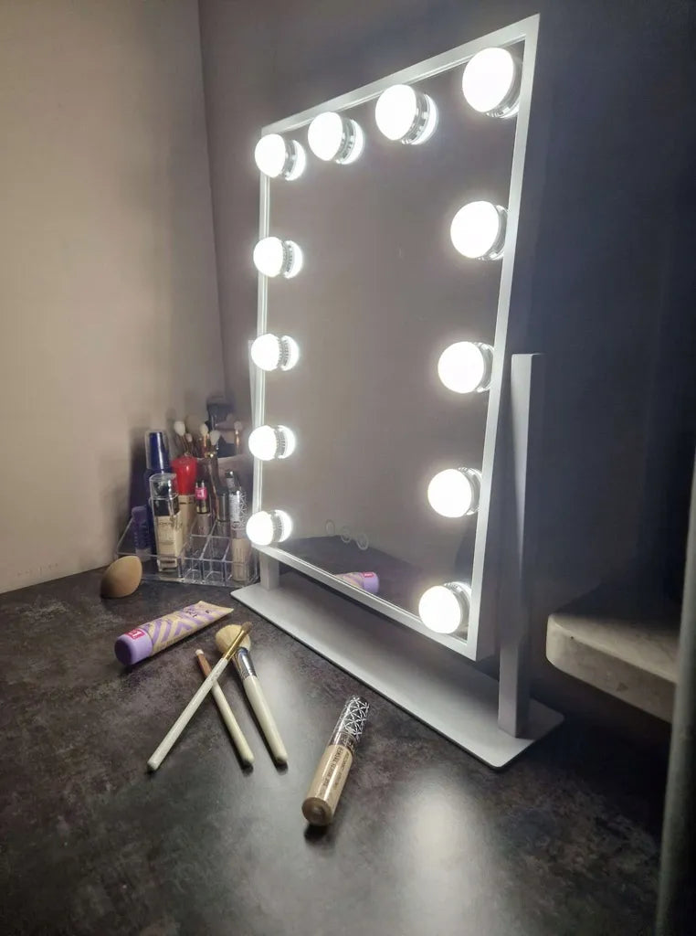 Ikonka „Hollywood“ stovelintis makiažo veidrodis su LED lemputėmis, 30x40 cm, USB