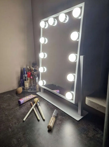 Ikonka „Hollywood“ stovelintis makiažo veidrodis su LED lemputėmis, 30x40 cm, USB
