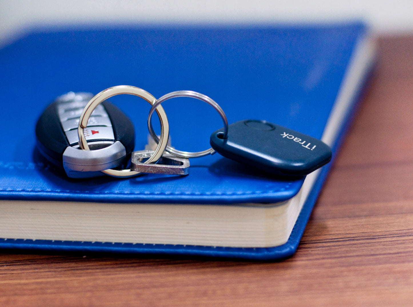 iTrack1 išmanus raktų ir piniginės ieškiklis – patikimas sekiklis