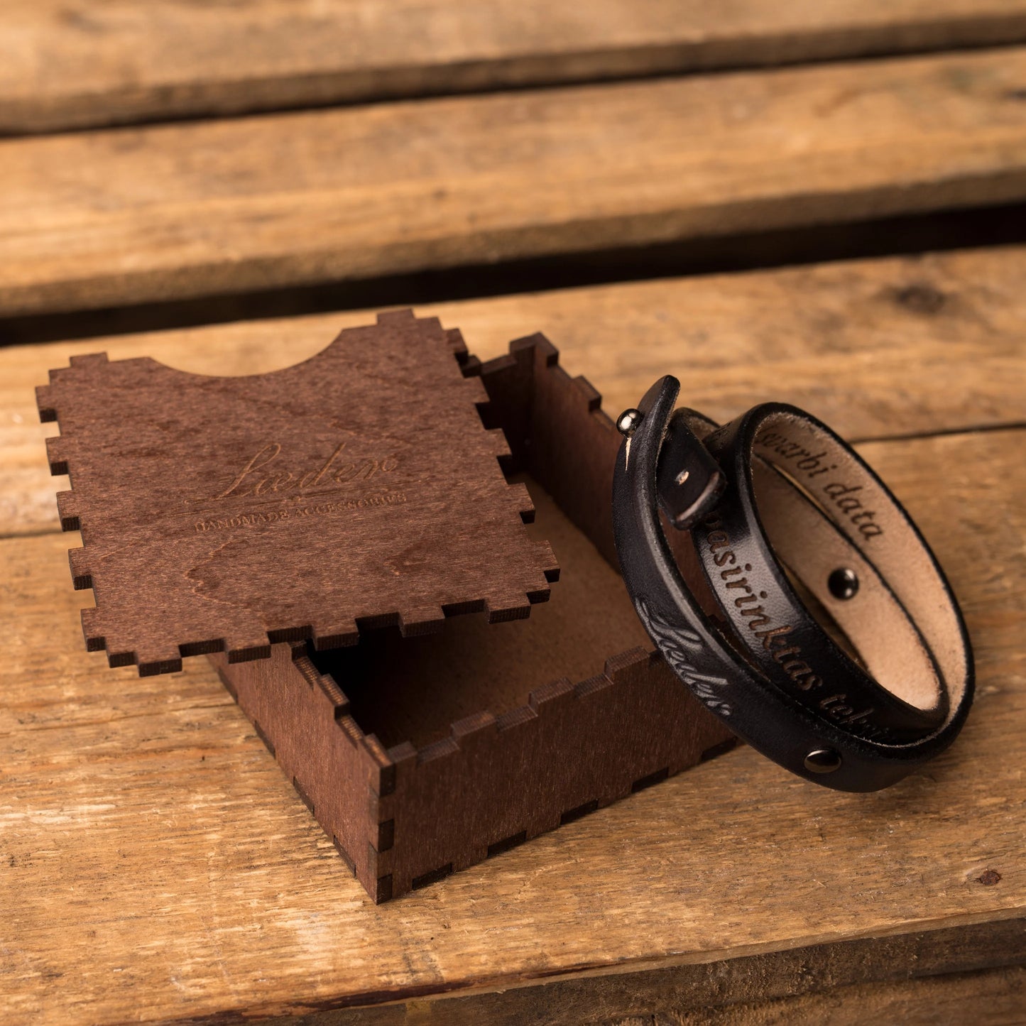 Odinė apyrankė Twist | Juodos spalvos - personalizuota dovana