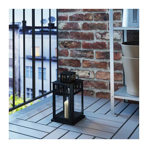 Juodas IKEA BORRBY žibintas, 28 cm