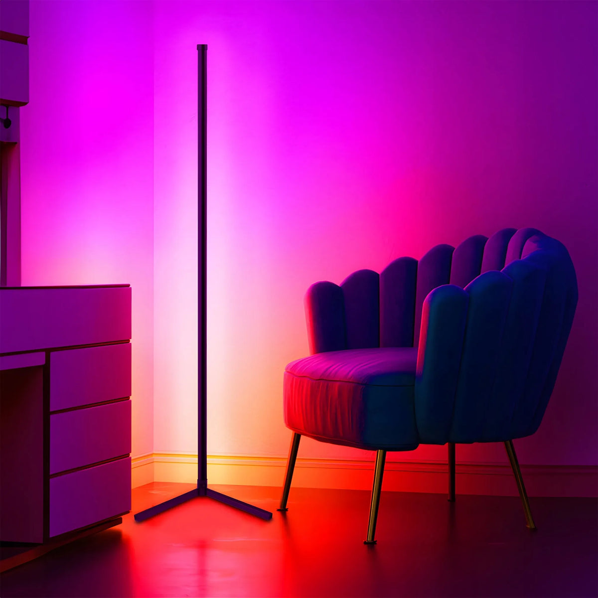 Kampinė pastatoma RGB LED grindų lempa RETOO su nuotolinio valdymo pulteliu, programėle ir muzikos jutikliu, 140 cm