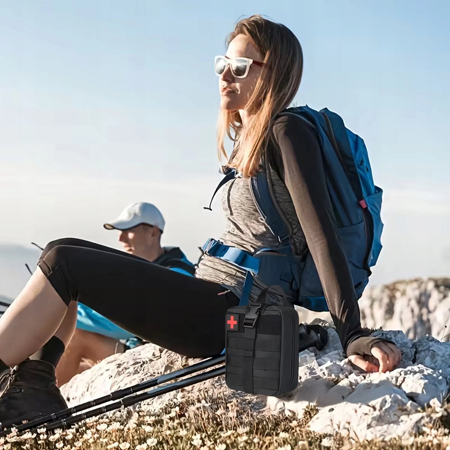 Karinė turistinė pirmosios pagalbos vaistinėlė su priedais