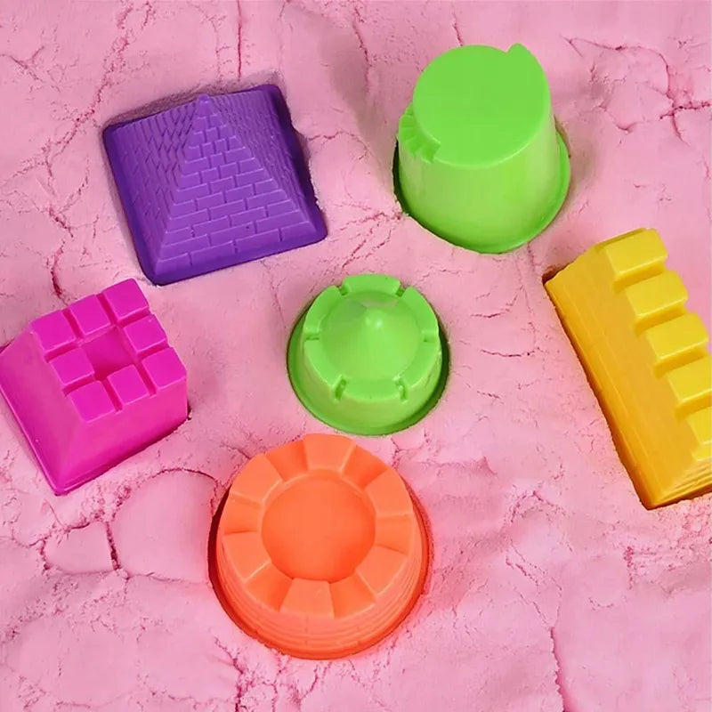 Kinetinio smėlio rinkinys Gordon Toys: įvairių spalvų smėlis, baseinėlis, formelės ir kastuvėlis