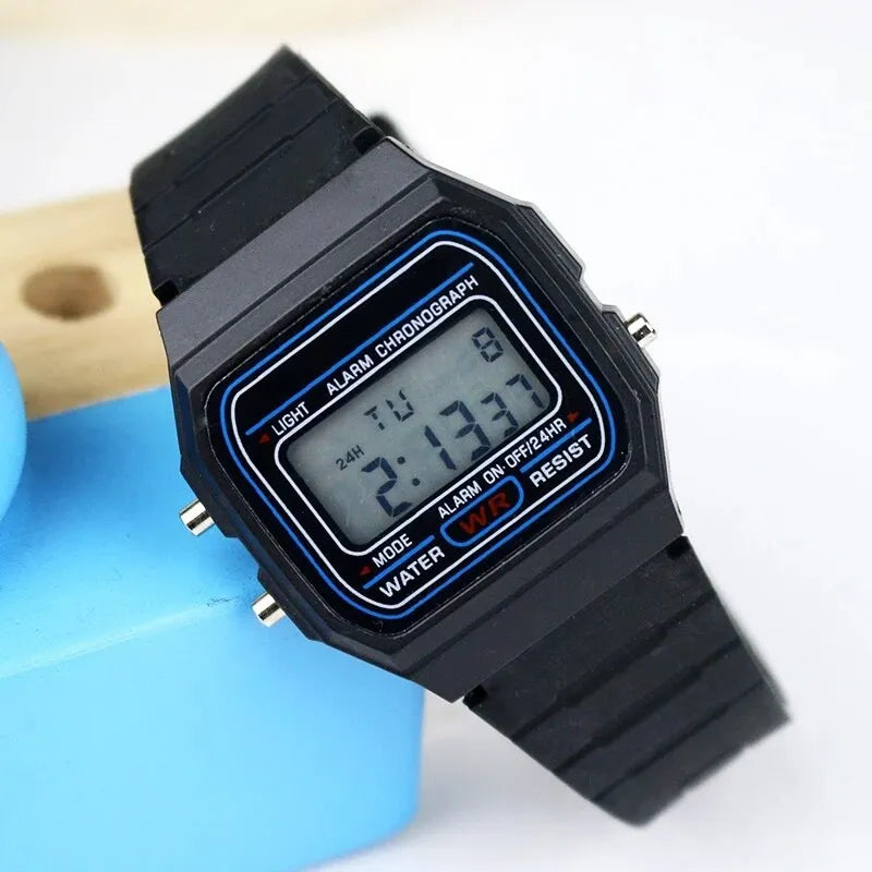 „Krzymark“ retro stiliaus juodas sportinis elektroninis LED laikrodis