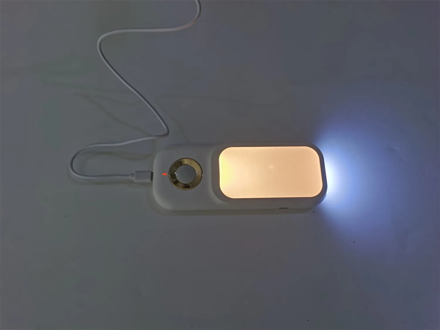 LED Naktinė Lempa į Lizdą su Judesio ir Šviesos Jutikliu