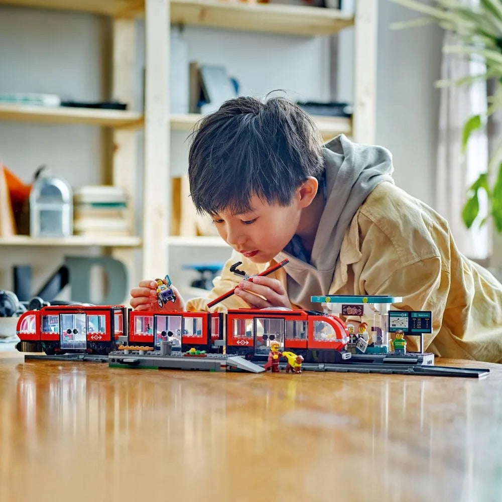 LEGO 60423 CITY Miesto tramvajus ir stotelė