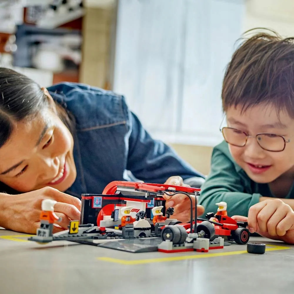 LEGO 60443 CITY F1 techninis aptarnavimas ir mechanikai su Ferrari bolidu