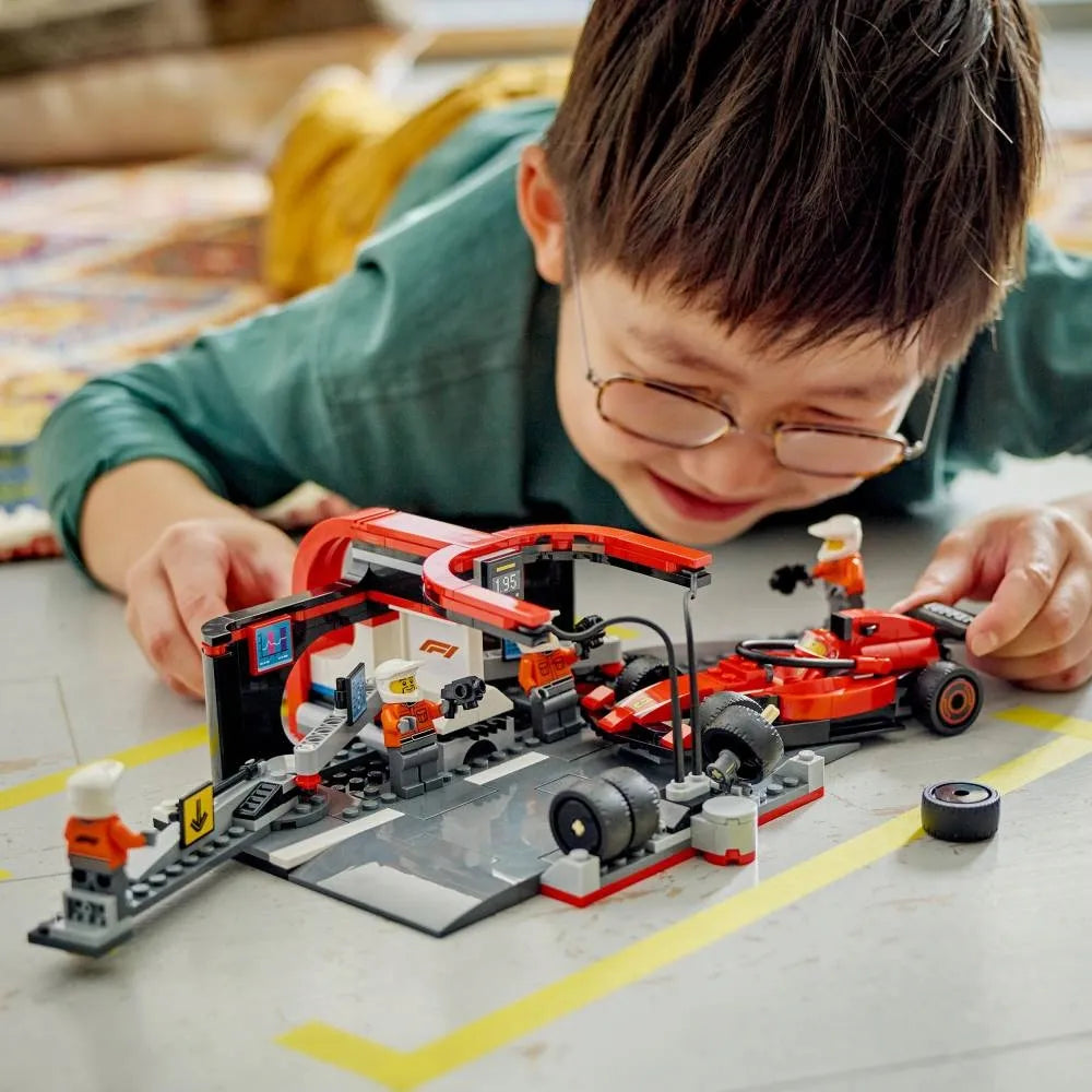 LEGO 60443 CITY F1 techninis aptarnavimas ir mechanikai su Ferrari bolidu