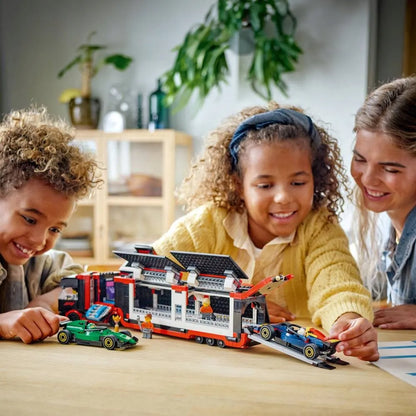 LEGO 60445 City F1 sunkvežimis su RB20 ir AMR24 F1 bolidais