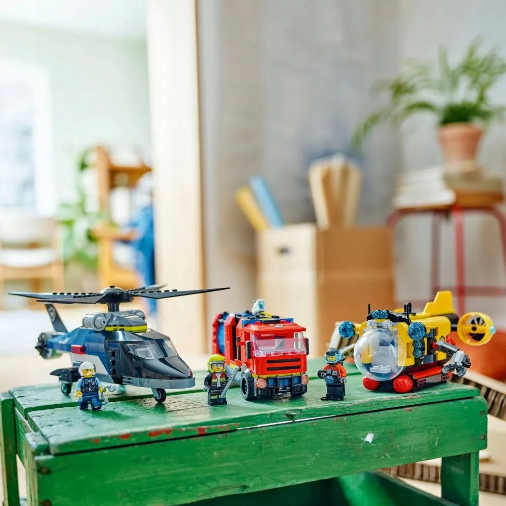 LEGO 60462 CITY Rinkinys su sraigtasparniu, gaisrinės automobiliu ir povandeniniu laivu