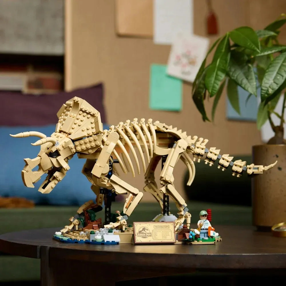 LEGO 77985 Jurassic World. Dinozaurų skeletai: triceratopsas